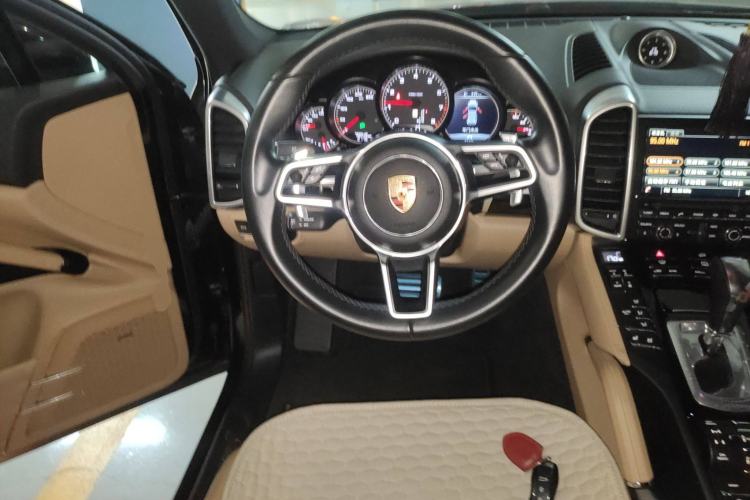 Used Porsche Cayenne 2016 Cayenne Platinum Edition 3.0T Steering Wheel