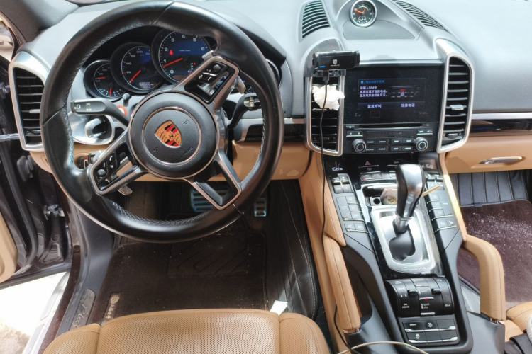Used Porsche Cayenne 2016 Cayenne Platinum Edition 3.0T Steering Wheel
