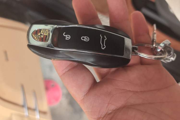 Used Porsche Cayenne 2016 Cayenne Platinum Edition 3.0T Vehicle Key