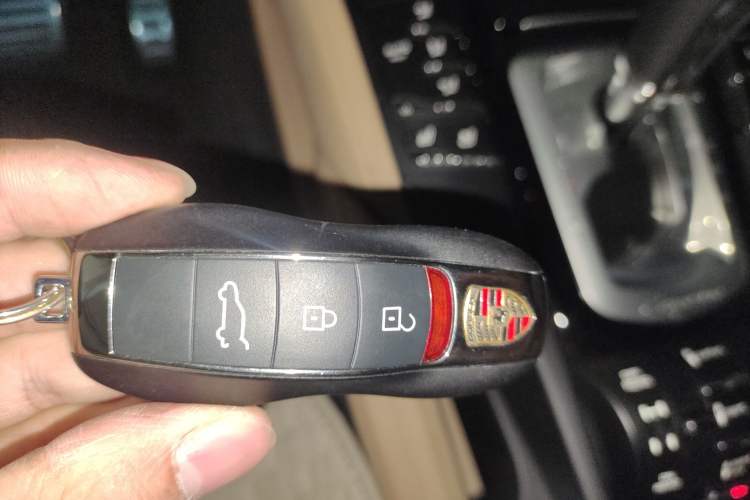Used Porsche Cayenne 2016 Cayenne Platinum Edition 3.0T Vehicle Key