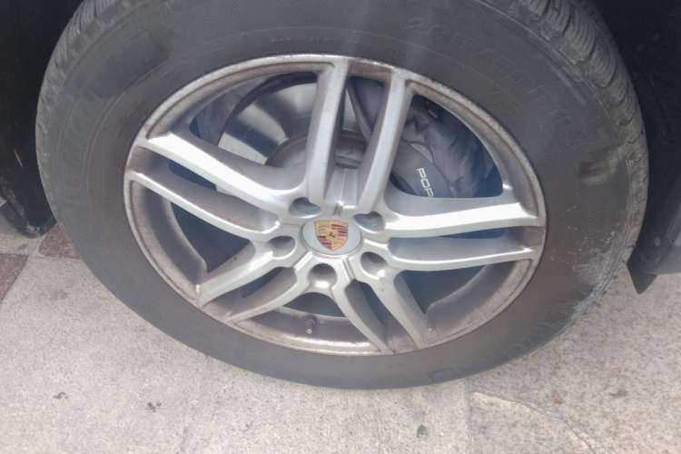 Used Porsche Cayenne 2016 Cayenne 3.0T Right Front Wheel Hub