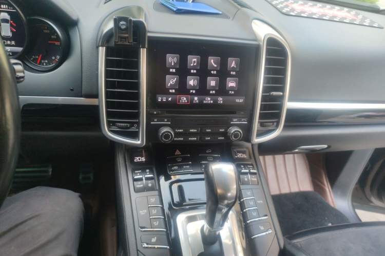 Used Porsche Cayenne 2016 Cayenne Platinum Edition 3.0T Audio And AC Panel