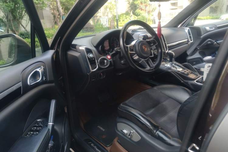 Used Porsche Cayenne 2016 Cayenne Platinum Edition 3.0T Driver Seat