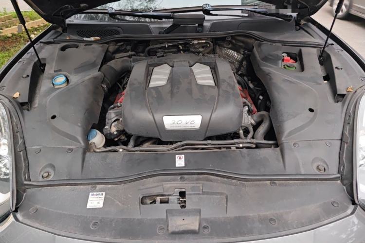 Used Porsche Cayenne 2016 Cayenne 3.0T Engine Bay