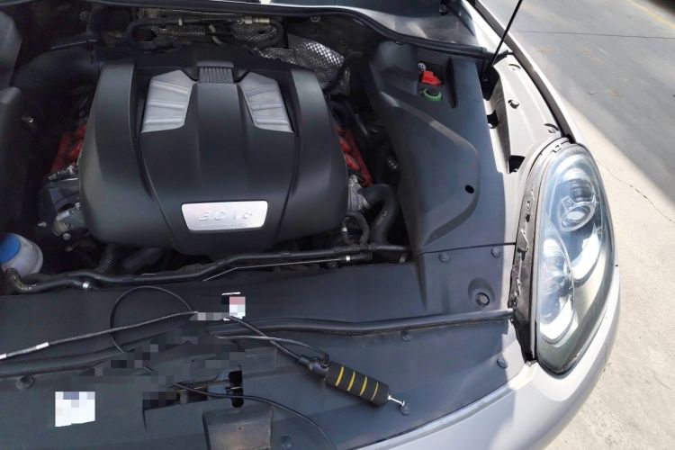 Used Porsche Cayenne 2016 Cayenne Platinum Edition 3.0T Engine Bay Left