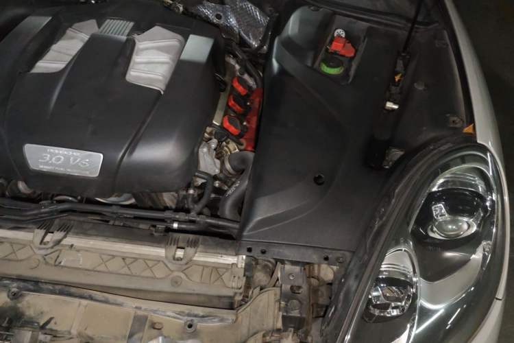 Used Porsche Cayenne 2016 Cayenne 3.0T Engine Bay Left