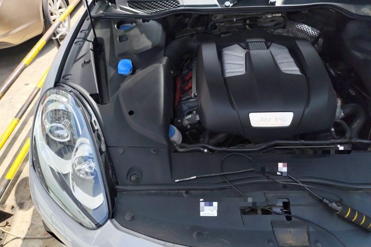 Used Porsche Cayenne 2016 Cayenne Platinum Edition 3.0T Engine Bay Right