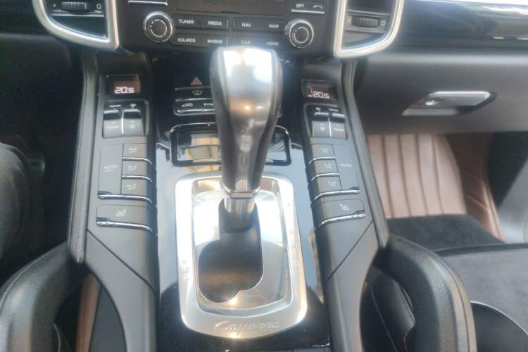 Used Porsche Cayenne 2016 Cayenne Platinum Edition 3.0T Gear Lever