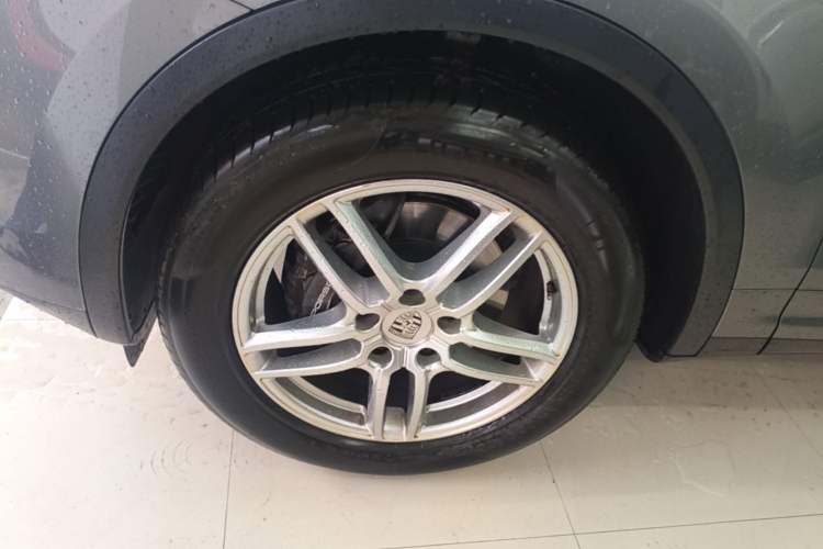 Used Porsche Cayenne 2016 Cayenne 3.0T Left Front Wheel Hub