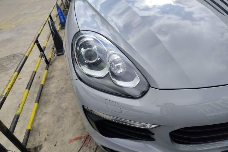 Used Porsche Cayenne 2016 Cayenne Platinum Edition 3.0T Right Front Headlight