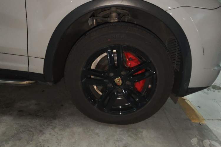 Used Porsche Cayenne 2016 Cayenne 3.0T Right Front Wheel Hub