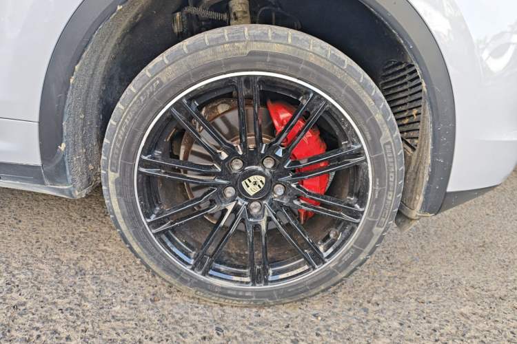 Used Porsche Cayenne 2016 Cayenne 3.0T Right Front Wheel Hub