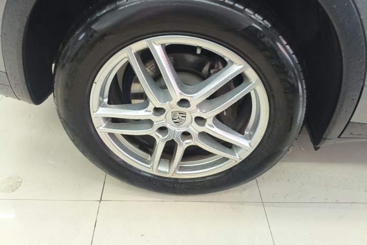 Used Porsche Cayenne 2016 Cayenne 3.0T Right Rear Wheel Hub