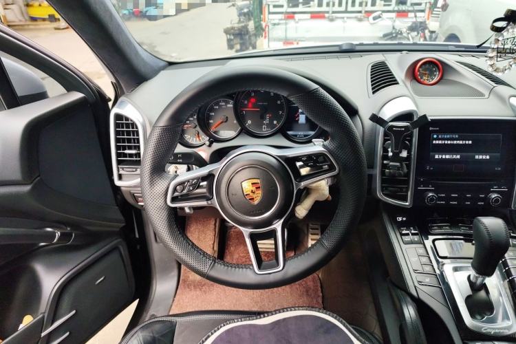 Used Porsche Cayenne 2016 Cayenne Platinum Edition 3.0T Steering Wheel