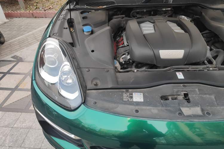 Used Porsche Cayenne 2016 Cayenne Platinum Edition 3.0T Engine Bay Right