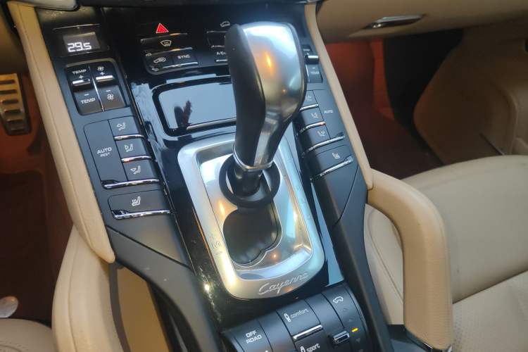 Used Porsche Cayenne 2016 Cayenne Platinum Edition 3.0T Gear Lever