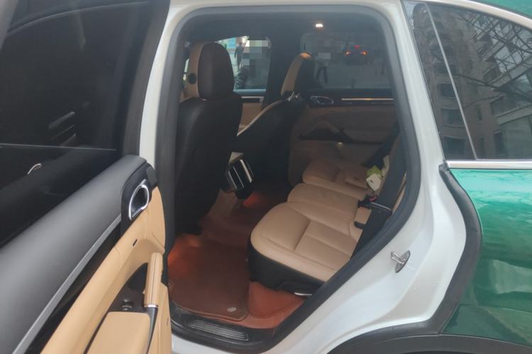 Used Porsche Cayenne 2016 Cayenne Platinum Edition 3.0T Left Rear Seat