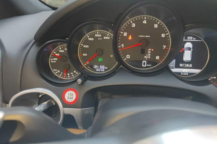 Used Porsche Cayenne 2016 Cayenne Platinum Edition 3.0T Odometer Close Up