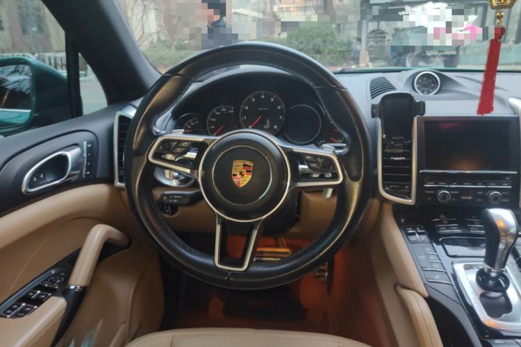 Used Porsche Cayenne 2016 Cayenne Platinum Edition 3.0T Steering Wheel