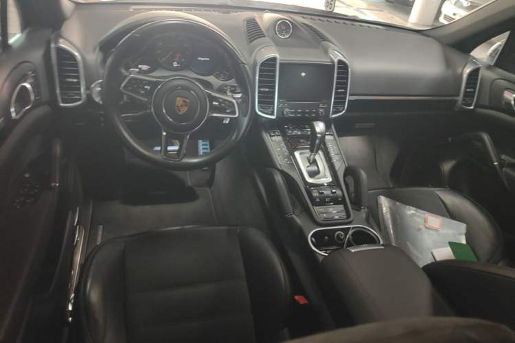 Used Porsche Cayenne 2016 Cayenne Platinum Edition 3.0T Center Console