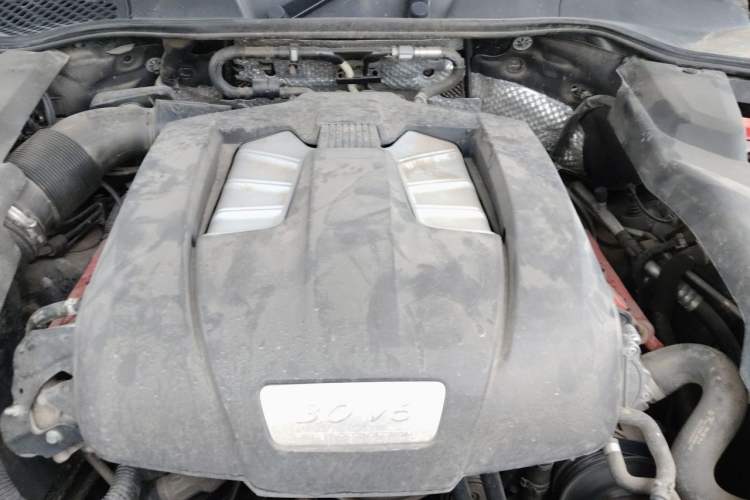 Used Porsche Cayenne 2016 Cayenne 3.0T Engine Bay