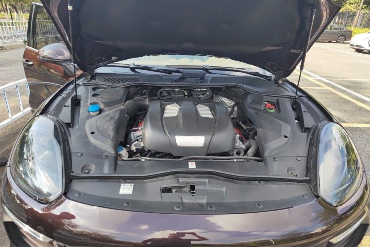Used Porsche Cayenne 2016 Cayenne 3.0T Engine Bay