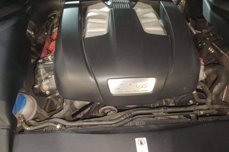 Used Porsche Cayenne 2016 Cayenne 3.0T Engine Bay
