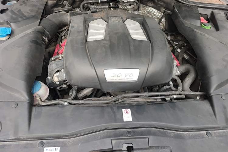 Used Porsche Cayenne 2016 Cayenne 3.0T Engine Bay