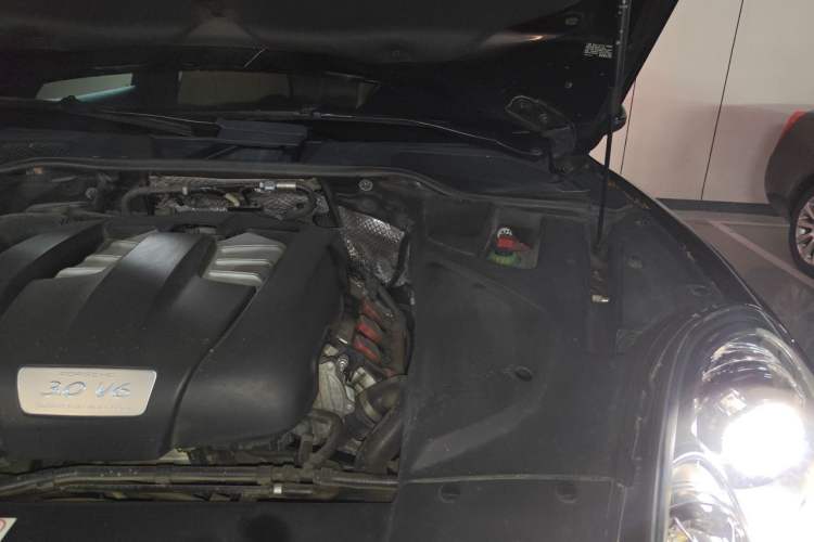 Used Porsche Cayenne 2016 Cayenne Platinum Edition 3.0T Engine Bay Left