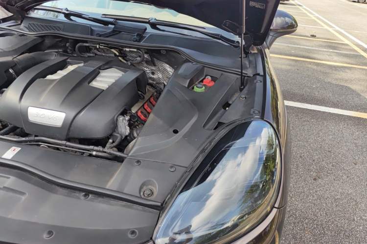 Used Porsche Cayenne 2016 Cayenne 3.0T Engine Bay Left
