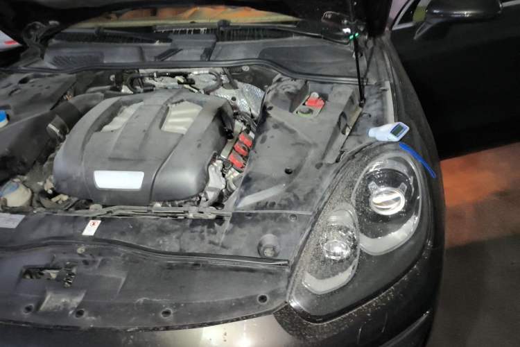 Used Porsche Cayenne 2016 Cayenne Platinum Edition 3.0T Engine Bay Left