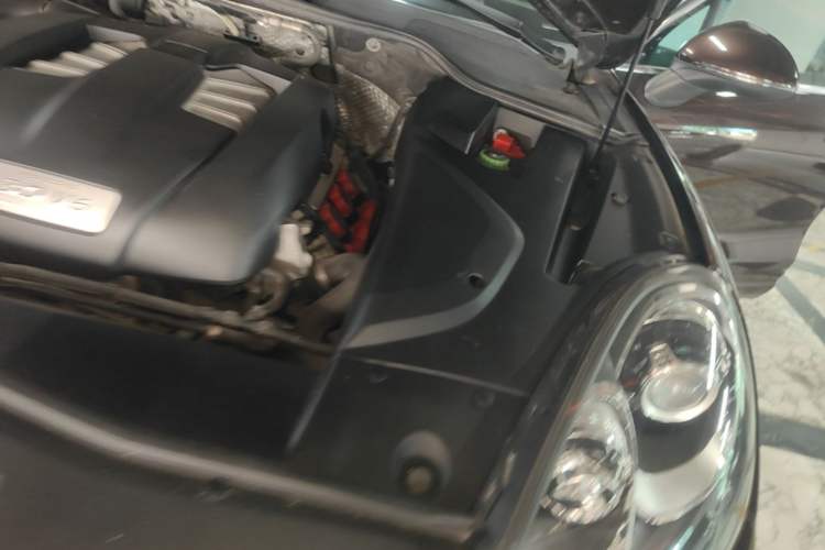 Used Porsche Cayenne 2016 Cayenne Platinum Edition 3.0T Engine Bay Left
