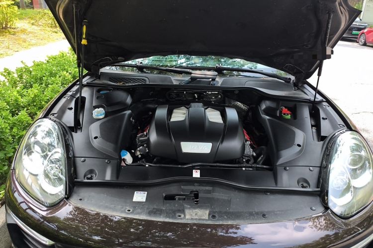 Used Porsche Cayenne 2016 Cayenne 3.0T Engine Bay