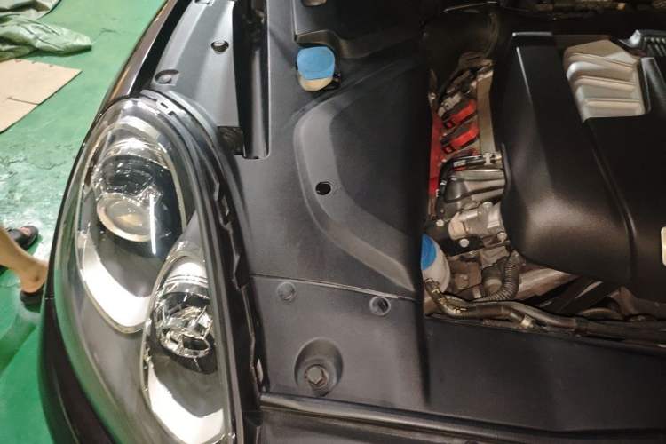 Used Porsche Cayenne 2016 Cayenne 3.0T Engine Bay Right