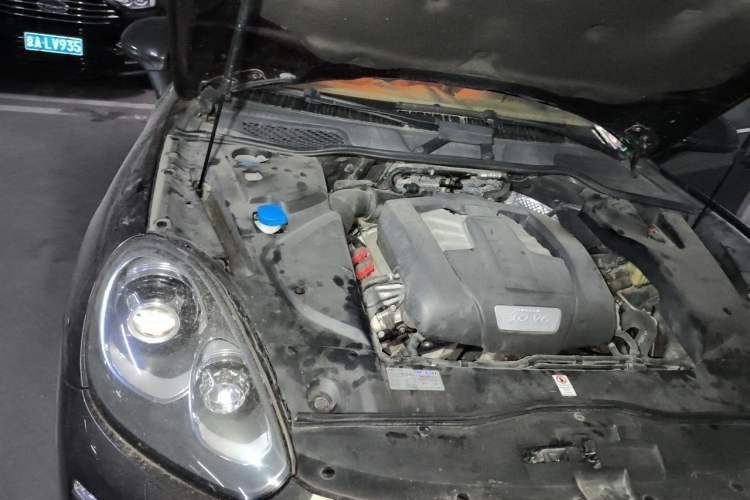 Used Porsche Cayenne 2016 Cayenne Platinum Edition 3.0T Engine Bay Right
