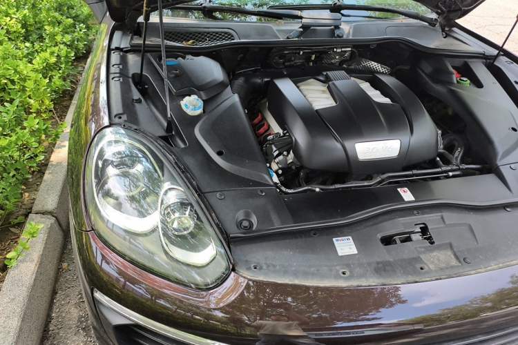 Used Porsche Cayenne 2016 Cayenne 3.0T Engine Bay Right