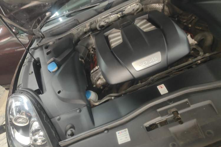 Used Porsche Cayenne 2016 Cayenne Platinum Edition 3.0T Engine Bay Right