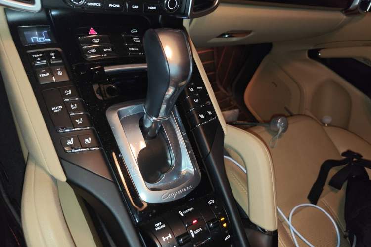 Used Porsche Cayenne 2016 Cayenne Platinum Edition 3.0T Gear Lever