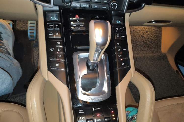 Used Porsche Cayenne 2016 Cayenne Platinum Edition 3.0T Gear Lever