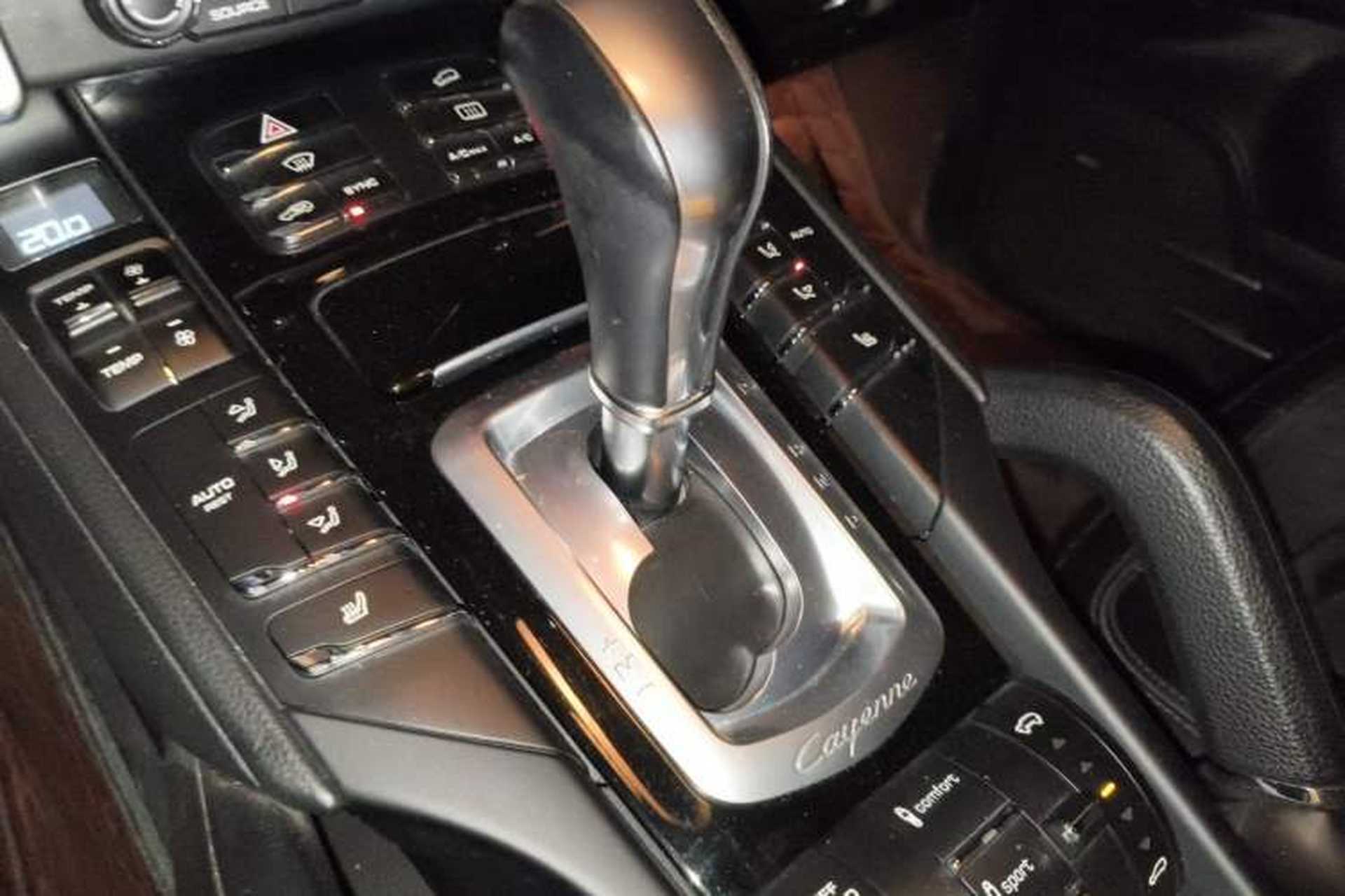 Used Porsche Cayenne 2016 Cayenne Platinum Edition 3.0T Gear Lever