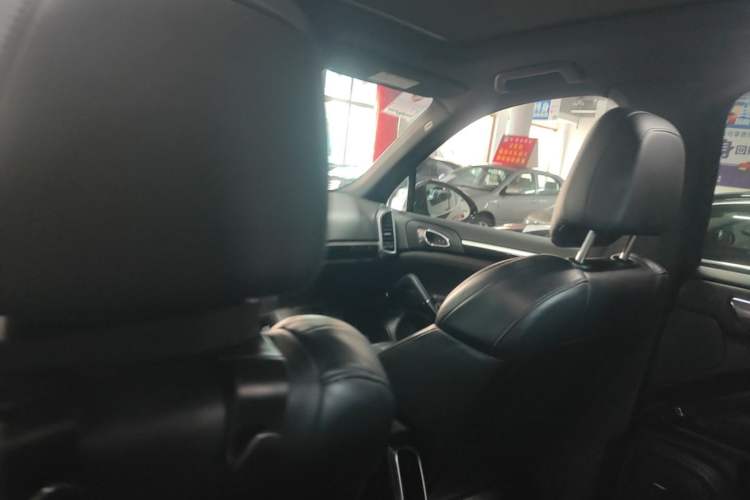 Used Porsche Cayenne 2016 Cayenne Platinum Edition 3.0T Headliner