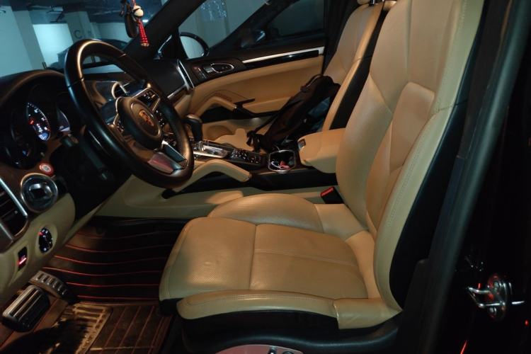 Used Porsche Cayenne 2016 Cayenne Platinum Edition 3.0T Left Front Seat
