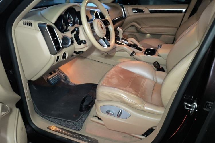 Used Porsche Cayenne 2016 Cayenne Platinum Edition 3.0T Left Front Seat
