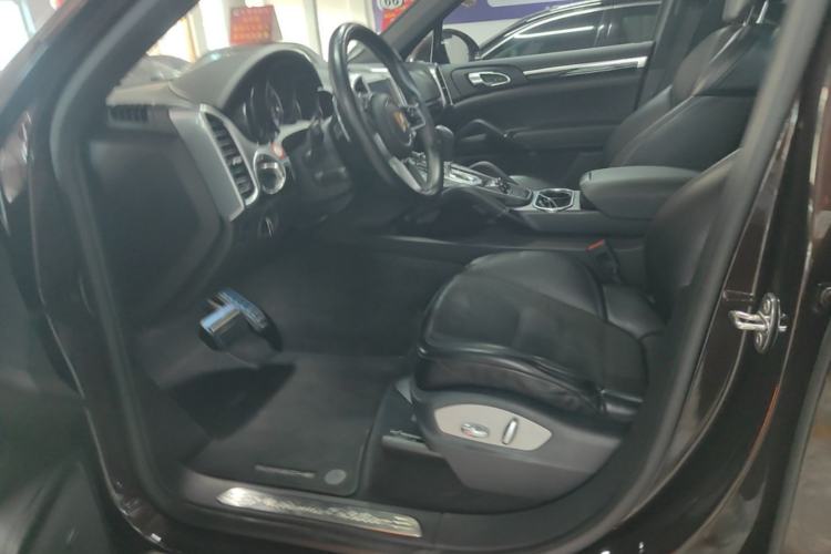 Used Porsche Cayenne 2016 Cayenne Platinum Edition 3.0T Left Front Seat