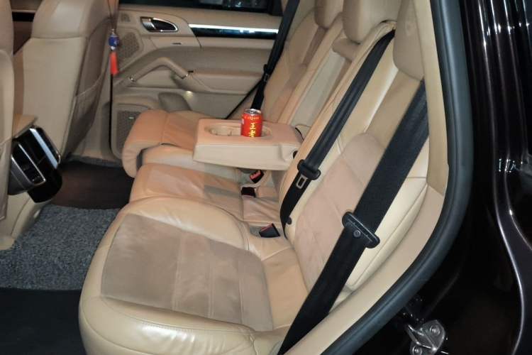 Used Porsche Cayenne 2016 Cayenne Platinum Edition 3.0T Left Rear Seat