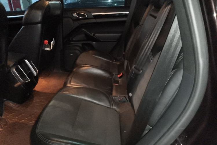 Used Porsche Cayenne 2016 Cayenne Platinum Edition 3.0T Left Rear Seat