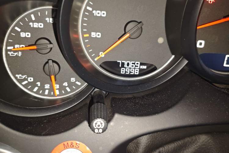 Used Porsche Cayenne 2016 Cayenne 3.0T Odometer Close Up