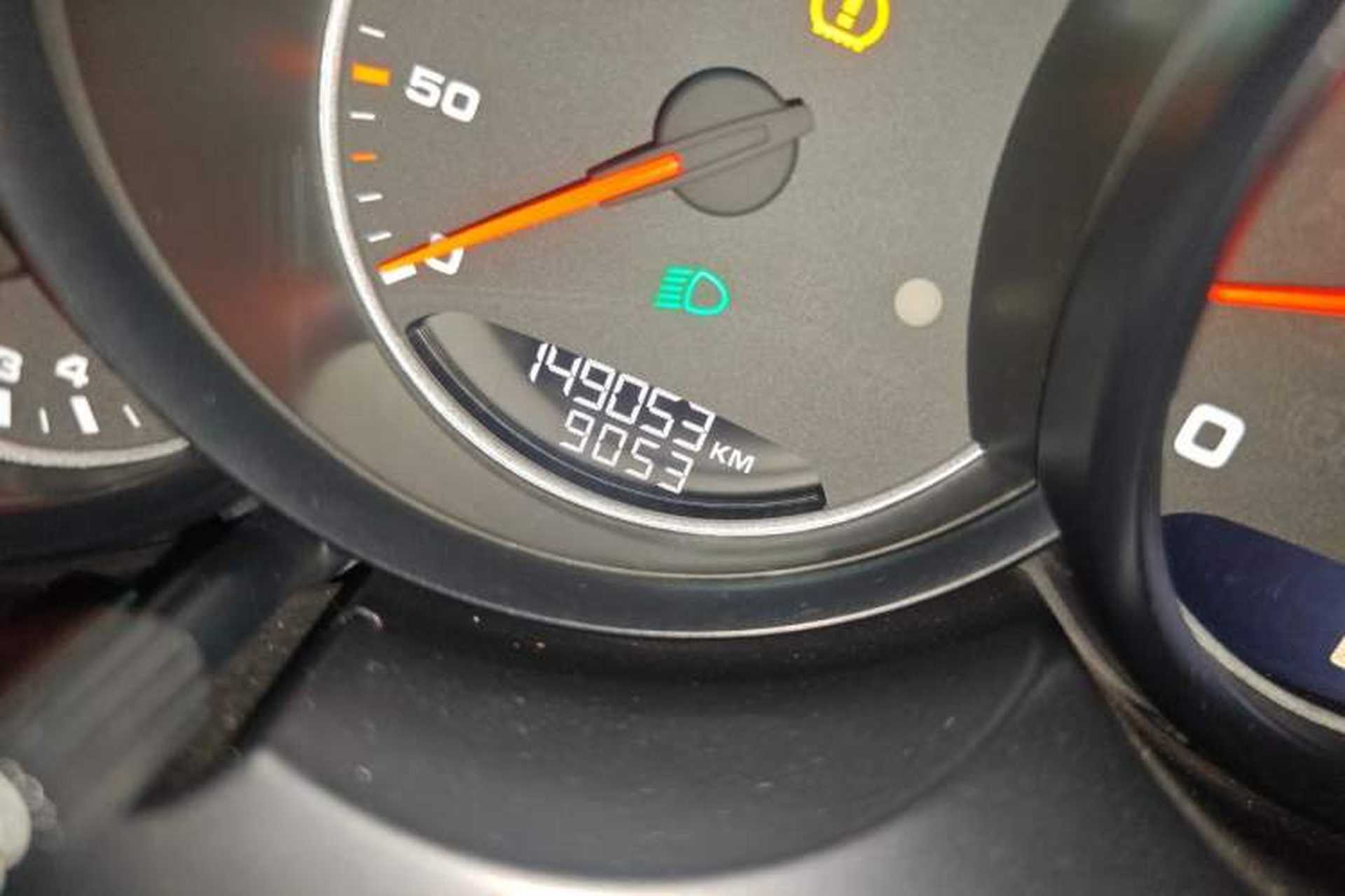 Used Porsche Cayenne 2016 Cayenne 3.0T Odometer Close Up