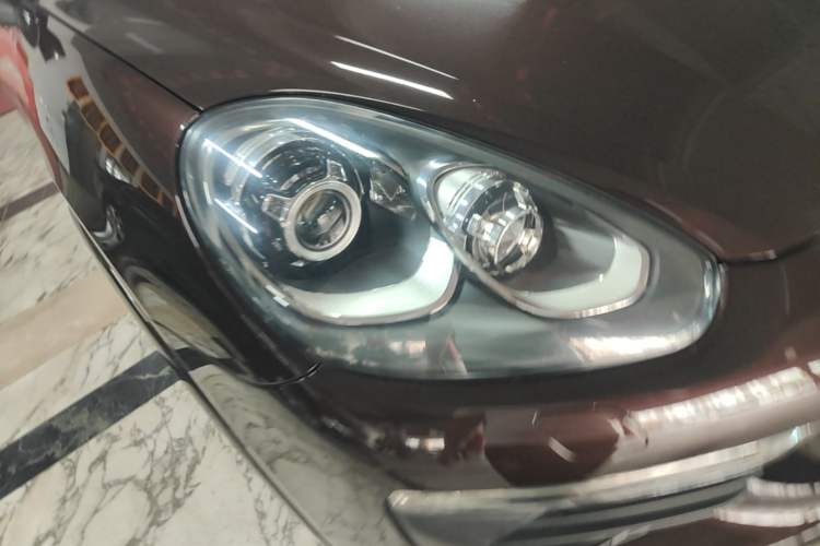 Used Porsche Cayenne 2016 Cayenne Platinum Edition 3.0T Right Front Headlight