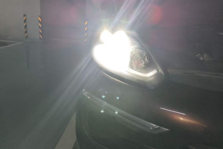 Used Porsche Cayenne 2016 Cayenne Platinum Edition 3.0T Right Front Headlight